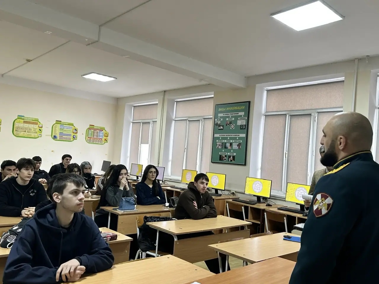 Участник республиканской программы развития «Доблесть гор» Рамазан Гираев провел лекцию для студентов колледжа