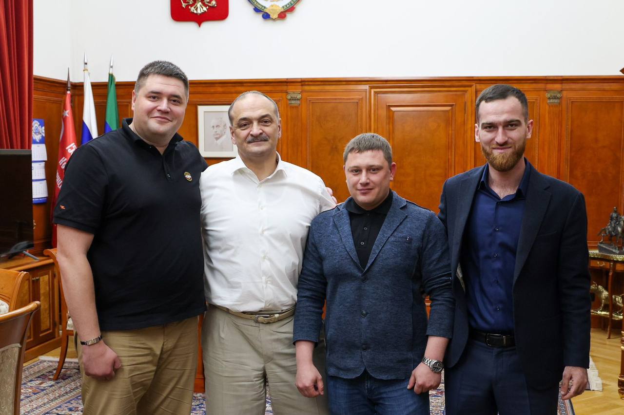 Сергей Меликов встретился с участниками программы развития «Время героев» Темирланом Абуталимовым, Александром Урюпиным и Владимиром Горохом.