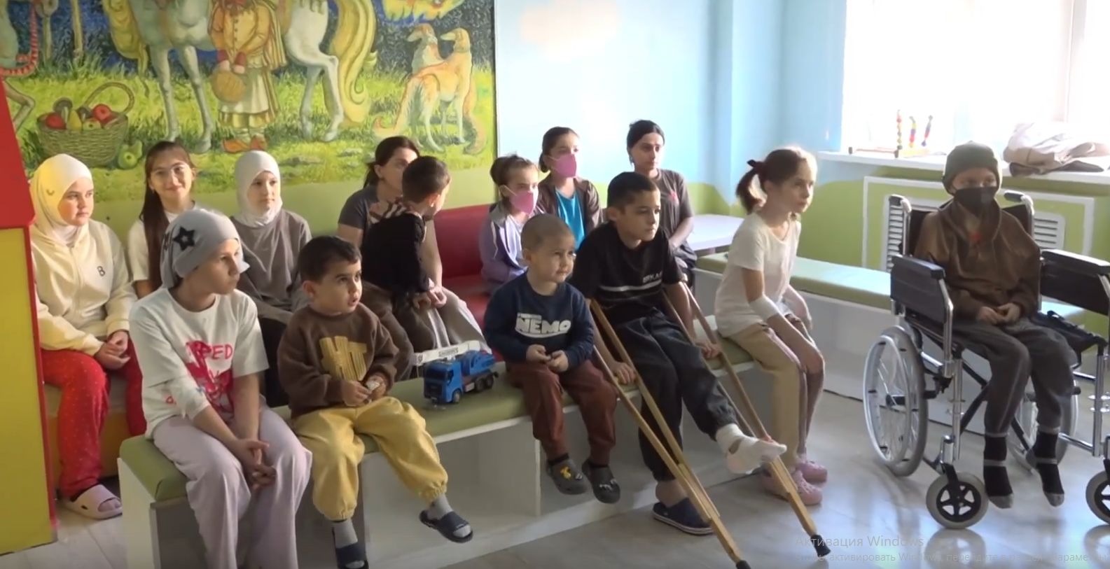 Участник проекта «Доблесть гор», ветеран СВО Ахмед Магомедов вместе с депутатами Народного Собрания Дагестана приняли участие в акции «Коробка храбрости», инициированной партией «Единая Россия»