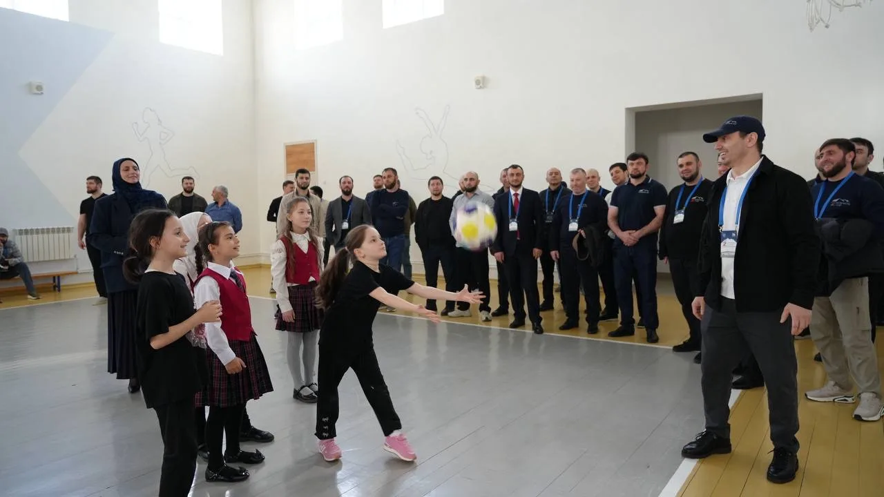 Сапижат Мазаева провела для участников программы «Доблесть гор» экскурсию