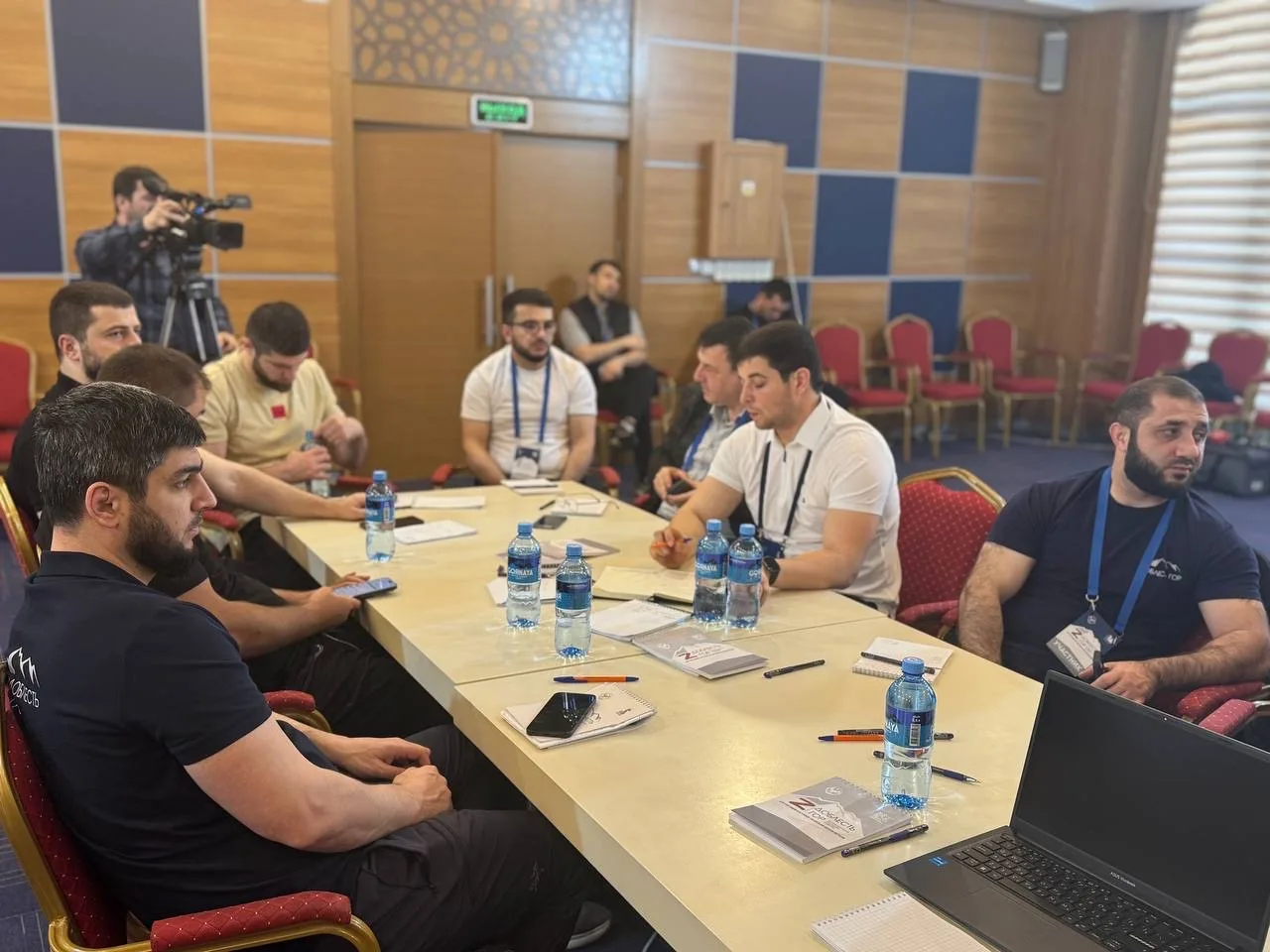 Первый заместитель руководителя Администрации Главы и Правительства РД Али Ибрагимов провел для участников программы «Доблесть гор» лекцию на тему «Механизмы взаимодействия уровней публичной власти в Республике Дагестан»