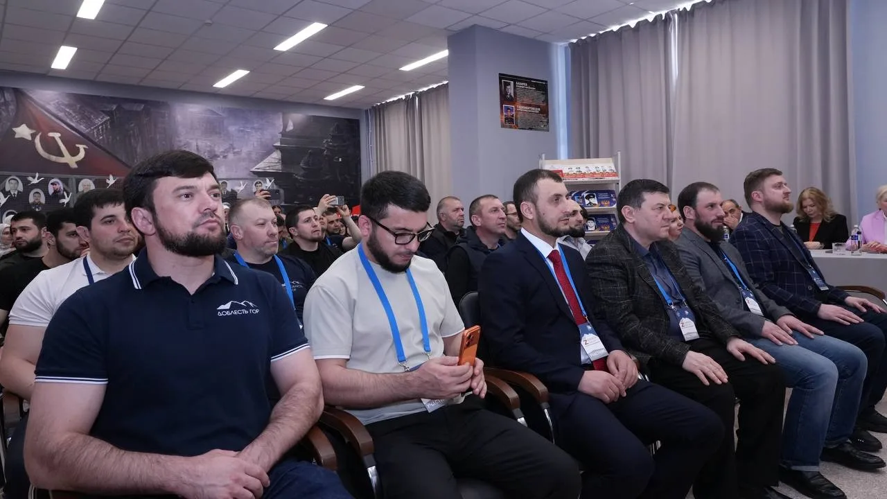 Образование как фундамент будущего: участники программы «Доблесть гор» провели выездной день в махачкалинской школе №54